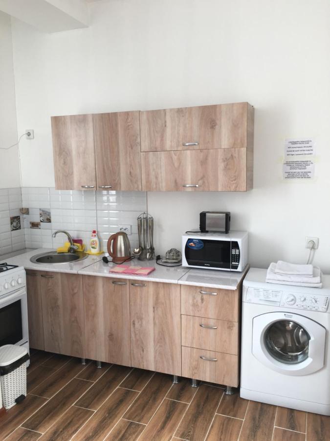 46,2 Karmysova Street Serviced Apartments Алма Ата Екстериор снимка