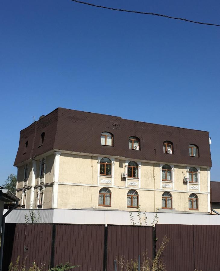 46,2 Karmysova Street Serviced Apartments Алма Ата Екстериор снимка