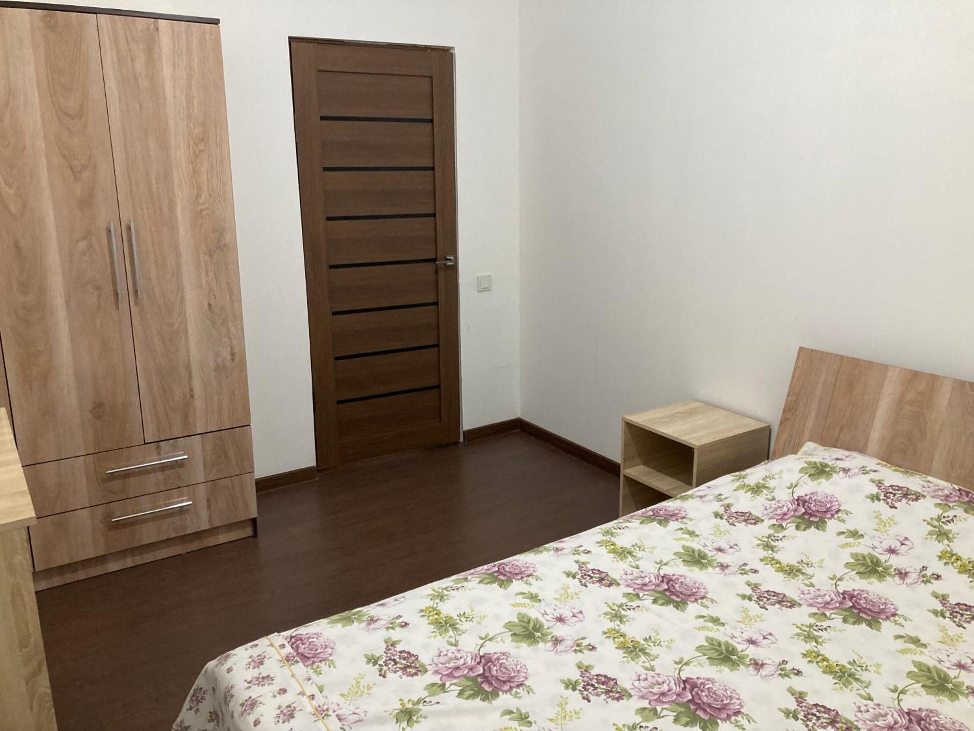 46,2 Karmysova Street Serviced Apartments Алма Ата Екстериор снимка