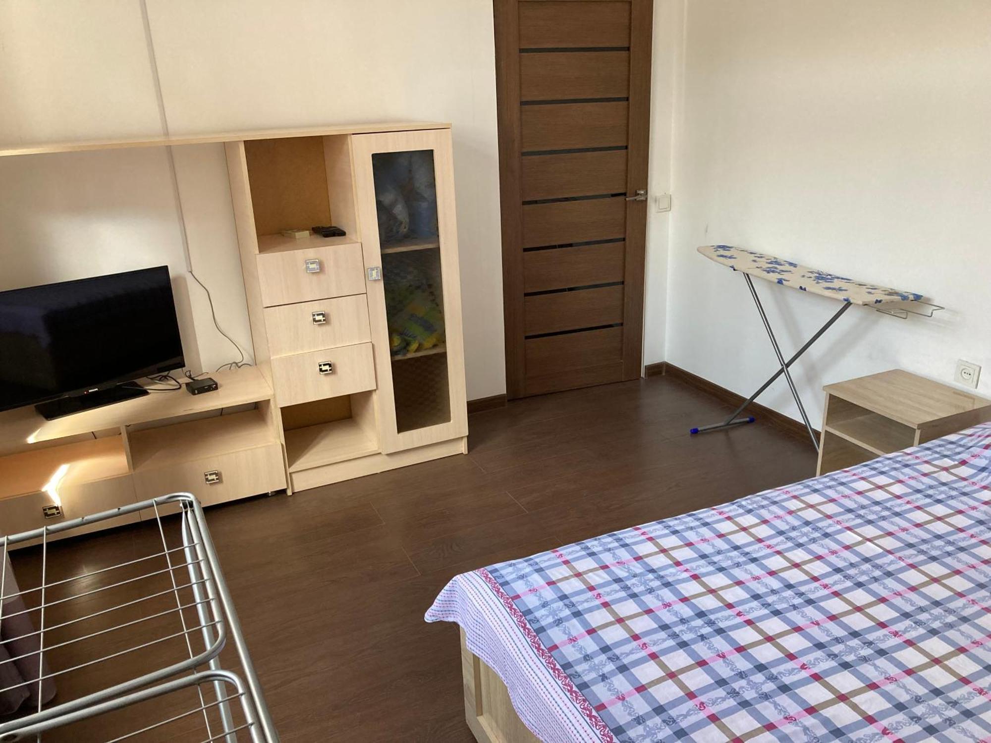 46,2 Karmysova Street Serviced Apartments Алма Ата Екстериор снимка
